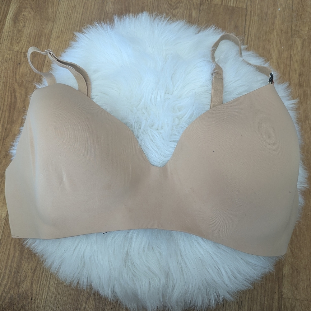 Victoria's Secret T-shirt Lightly Lined Wireless Tan Nude